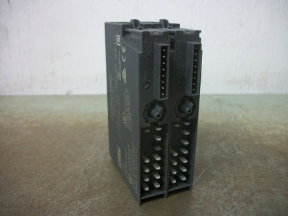 SIEMENS SIMATIC 7 LOT OF 2 4-POINT DIGITAL OUTPUT MODULES 6ES7132-4BD32-0AA0