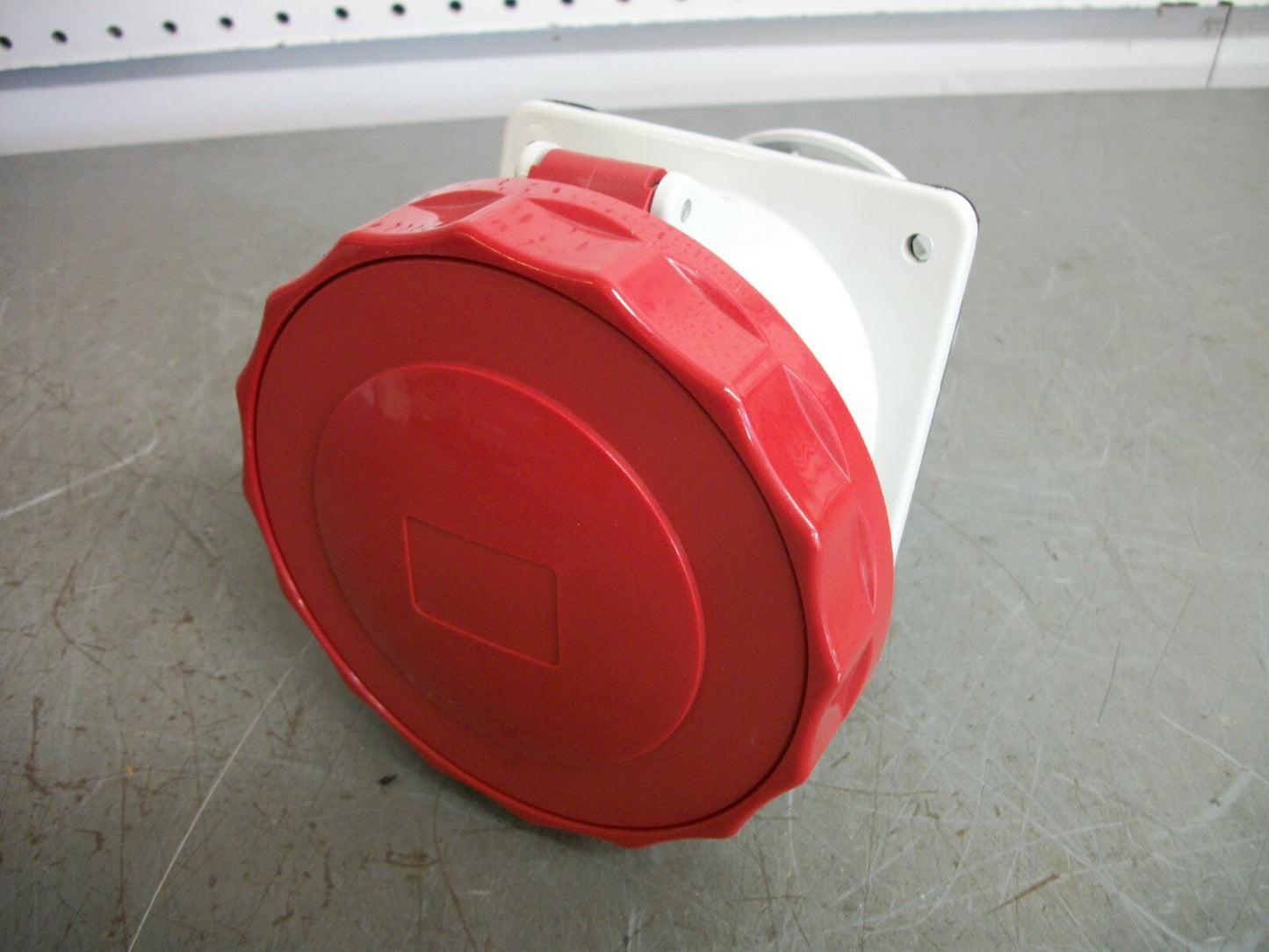 SQUARE D PIN & SLEEVE RECEPTACLE 81294 125AMP 380/415VOLT 3POLE GROUND