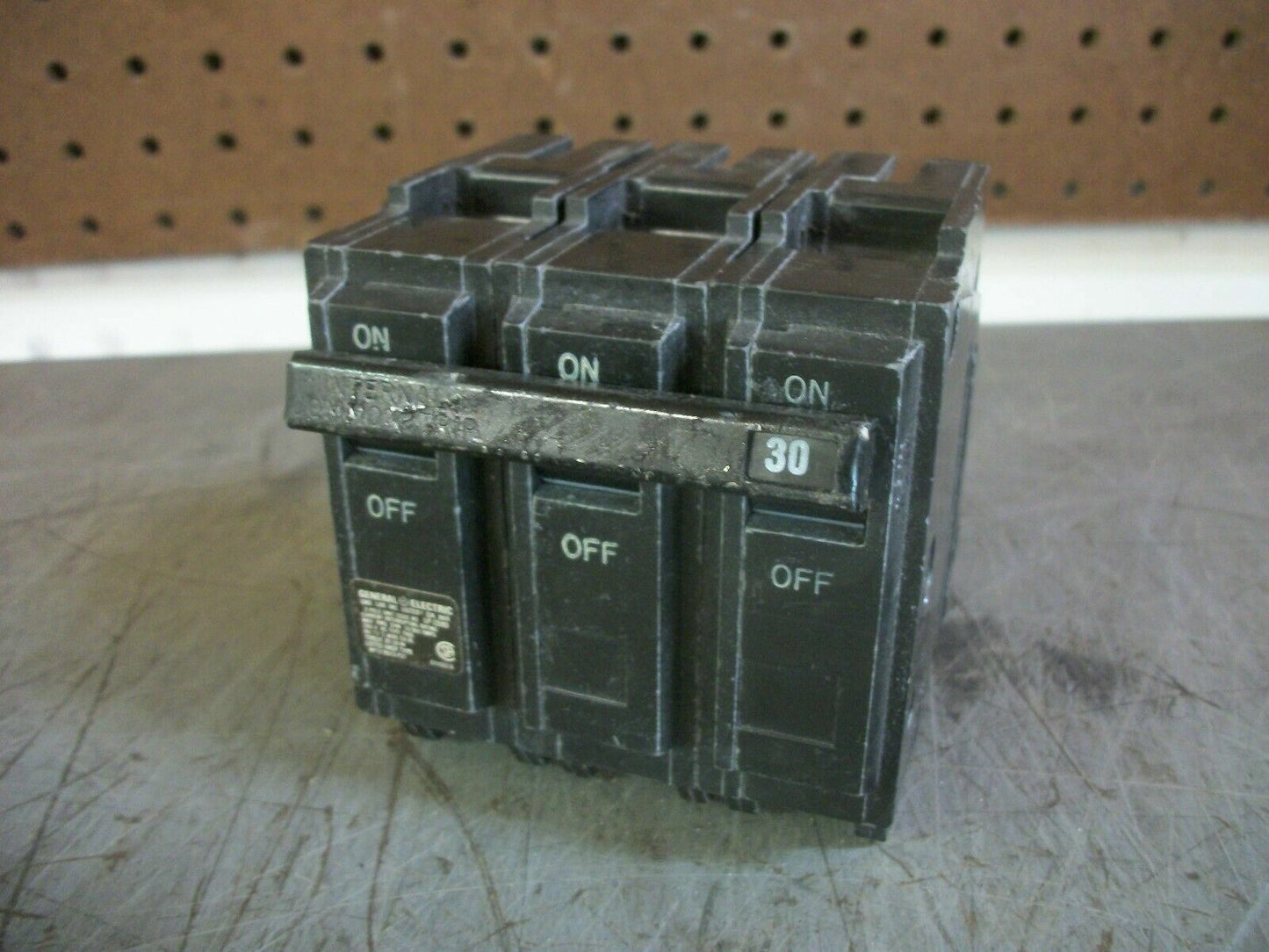 GE THQL CIRCUIT BREAKER THQL32030 30AMP 240VOLT 3POLE OLD