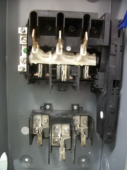 SQUARE D DISCONNECT TYPE 3R D323NRB 100AMP 240VOLT 3POLE FUSIBLE