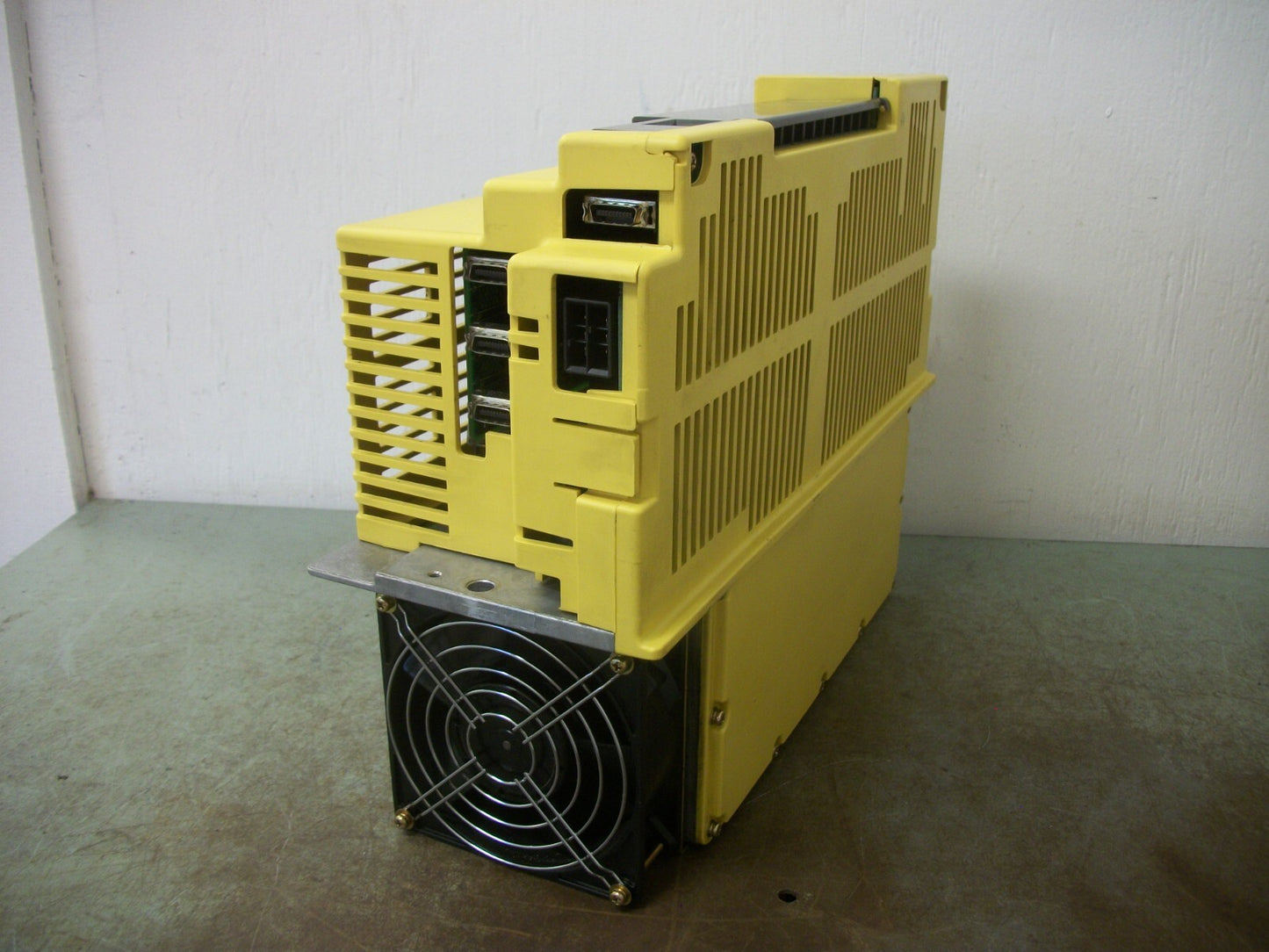 GE FANUC AC SERVO DRIVE AMPLIFIER UNIT SERIES A A06B-6089-H106 230VOLT 52.2AMP