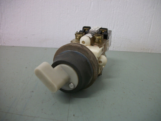 WESTINGHOUSE 3-POSITION MAINTAINED SELECTOR SWITCH SSK3 PB1B