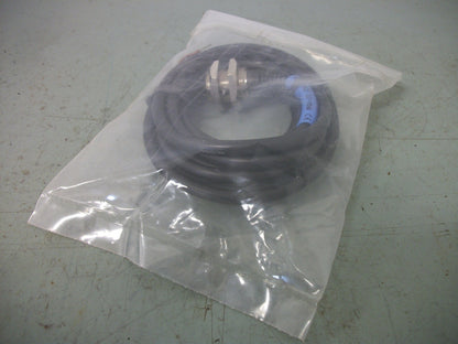 KEYENCE PROXIMITY SWITCH SENSOR EZ-18M NEW
