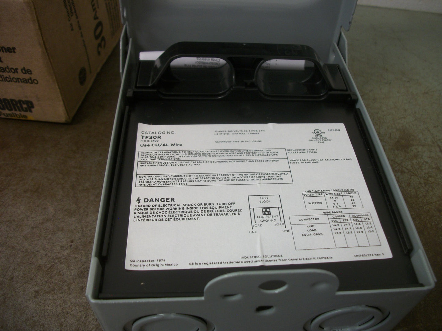 GE TF30R PULL-OUT FUSIBLE AIR CONDITIONER DISCONNECT TF30RCP 30AMP 240VOLT NIB