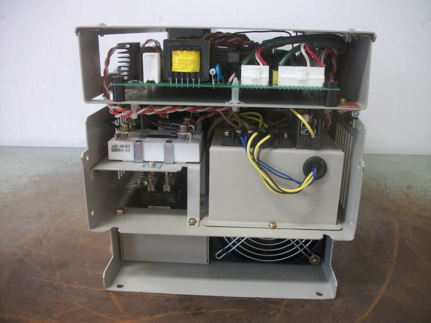 YASKAWA VARISPEED 676VH3 15HP INVERTER DRIVE CIMR-VHS4011 460VOLT 3PH 15KVA