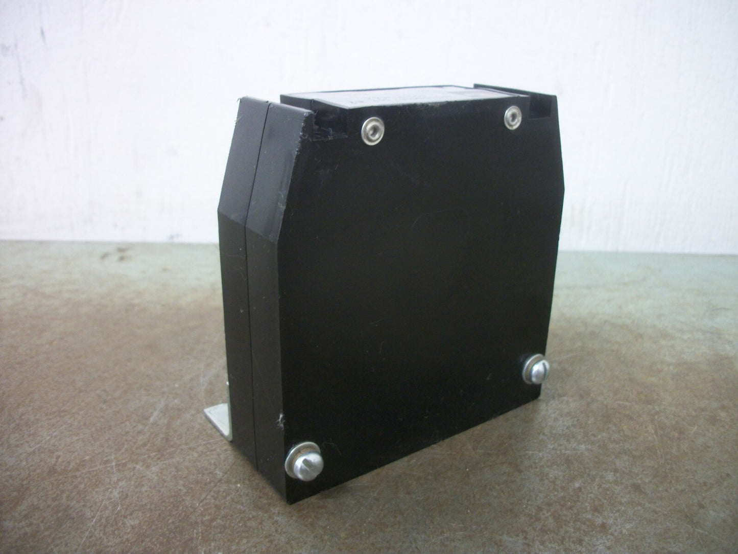 CUTLER-HAMMER CURRENT TRANSFORMER D60LT2 1-9AMP 600VOLT NOB