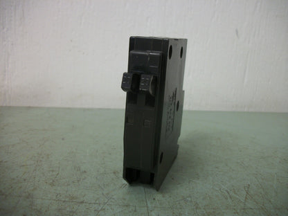 SQUARE D QOT TANDEM CIRCUIT BREAKER QOT2020 20AMP 240VOLT 2POLE HOOK