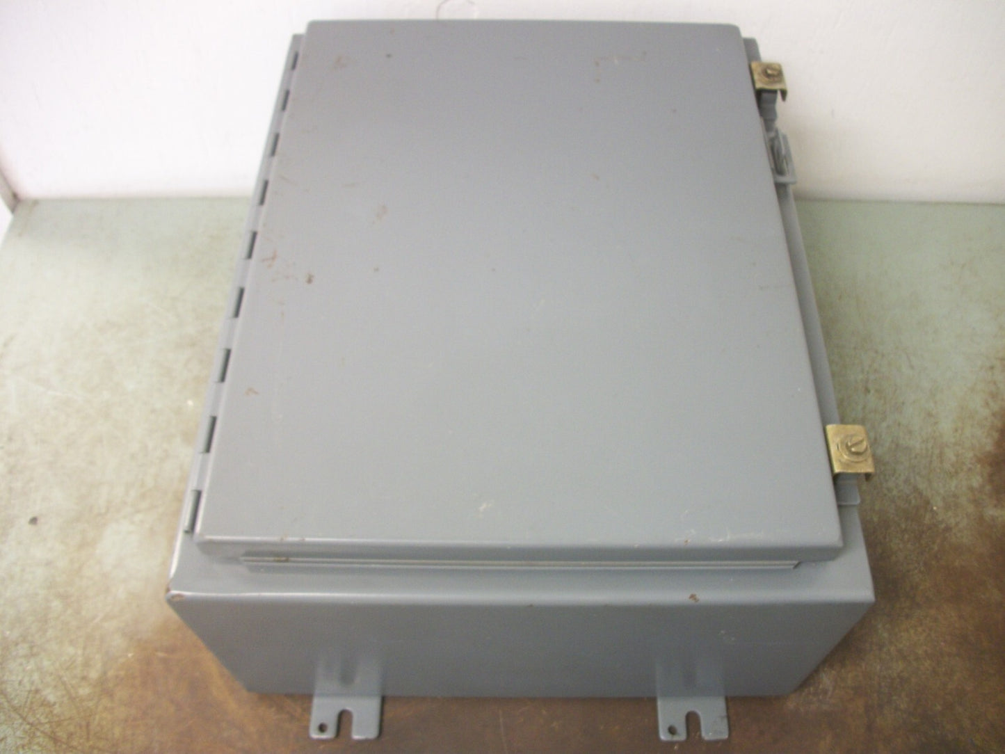 HOFFMAN 17 X 13 X 8 ENCLOSURE TYPE 12,13 NEW