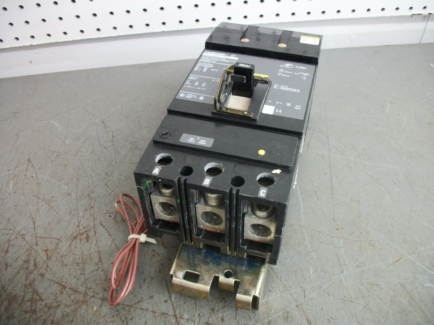 SQUARE D I-LINE KI CIRCUIT BREAKER KI362251121 225AMP 600VOLT 3POLE GREEN