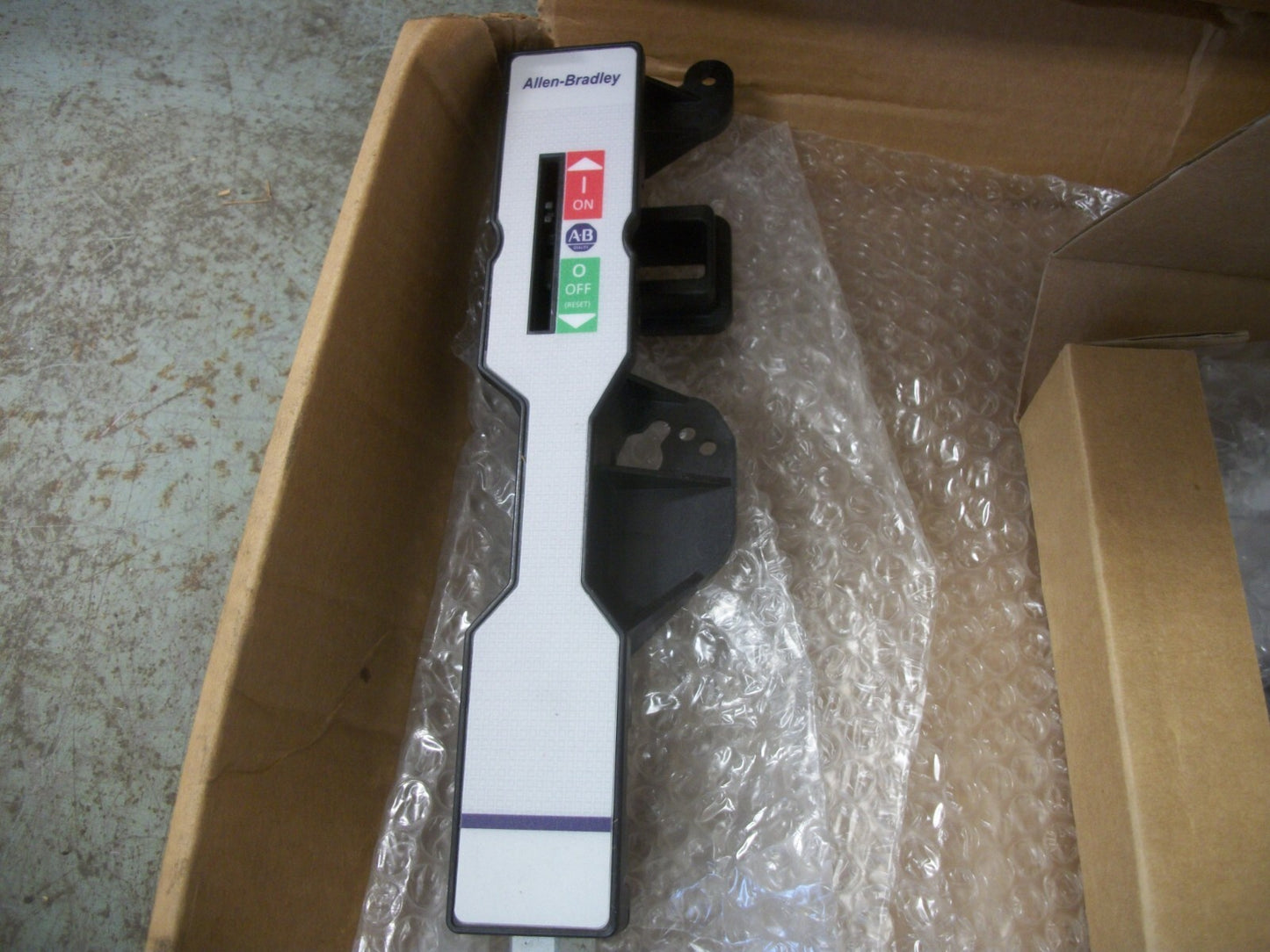 ALLEN-BRADLEY 4FT FLEX CABLE OPERATOR 140G-H-FCX04 NIB