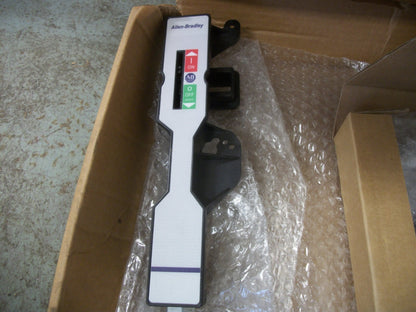 ALLEN-BRADLEY 4FT FLEX CABLE OPERATOR 140G-H-FCX04 NIB