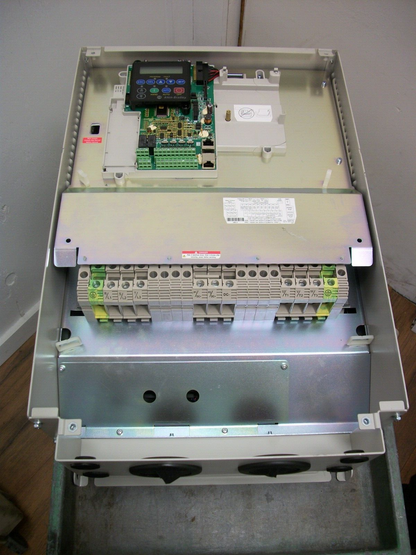 ALLEN-BRADLEY POWERFLEX 400 50HP AC DRIVE 22C-D072A103 3PH 460VOLT