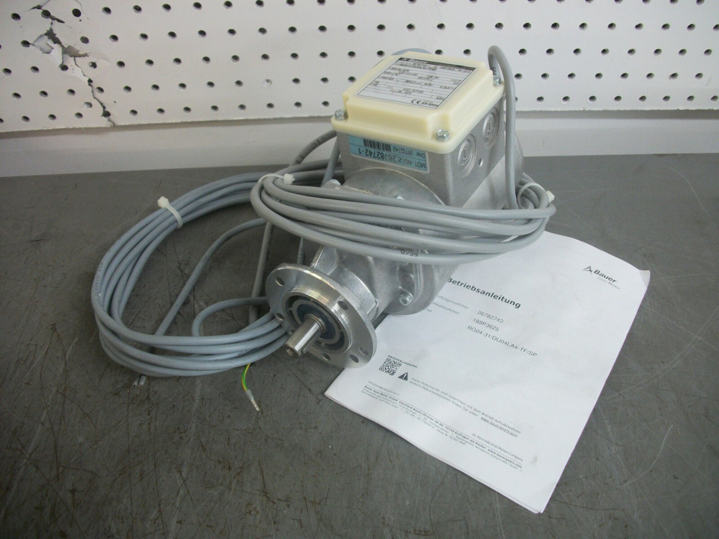 BAUER 0.03KW IP54 GEARMOTOR BG04-31/DU04LA4/TF/SP 42RPM 400VOLT NOB