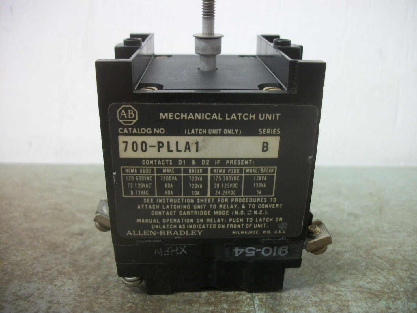 ALLEN-BRADLEY AC CONTROL RELAY MECHANICAL LATCH UNIT 700-PLLA1