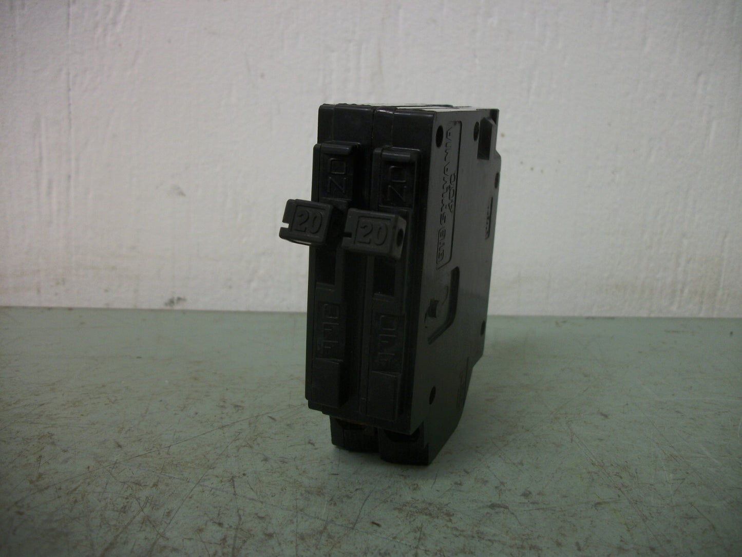 GTE SYLVANIA TYPE A CIRCUIT BREAKER A220 20AMP 240VOLT 2POLE