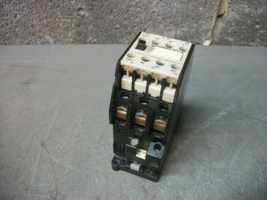SIEMENS SIZE 00 CONTACTOR CXLAO*3 9AMP 24VCOIL 3PH 600V 2HP