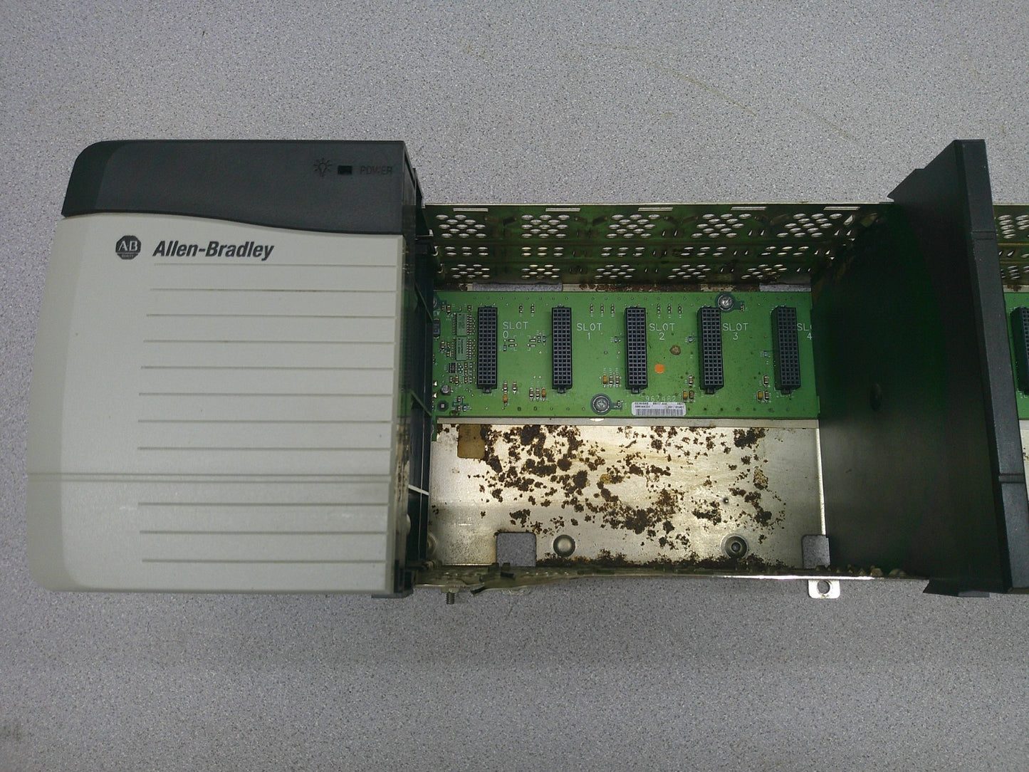 ALLEN-BRADLEY 17-SLOT PLC RACK CHASSIS 1756-A17 W/1756-PA75/A