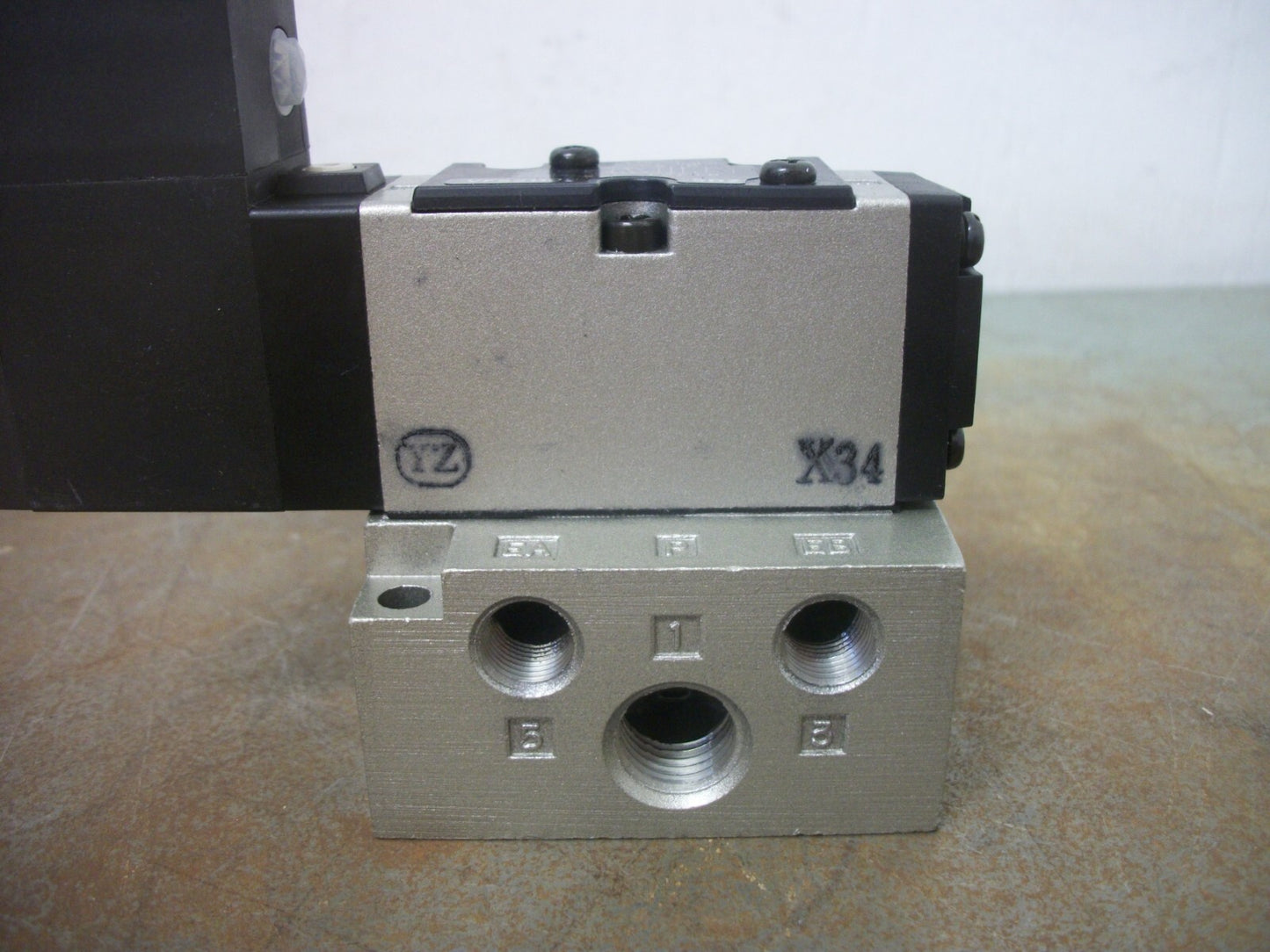 SMC PNEUMATIC SOLENOID VALVE VFS2110-5DZ-X34 0.1-1MPa 21-26VCOIL W/BLOCK NOB