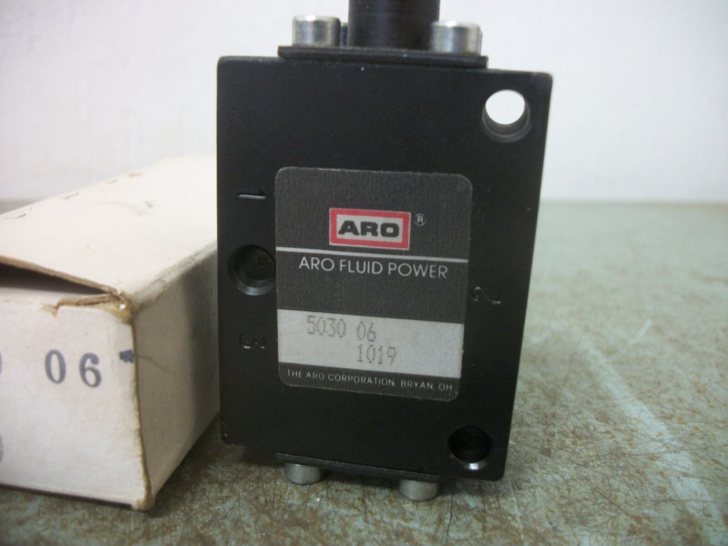 INGERSOLL-RAND ARO FLUID POWER 1/8" 3-WAY 2-POS PNEUMATIC VALVE 5030-06 NIB