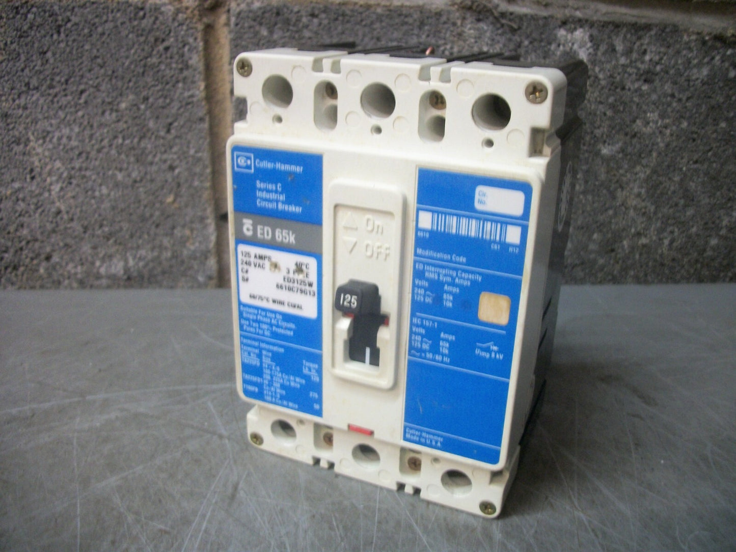 CUTLER-HAMMER ED CIRCUIT BREAKER ED3125W 125AMP 240VOLT 3POLE BLUE
