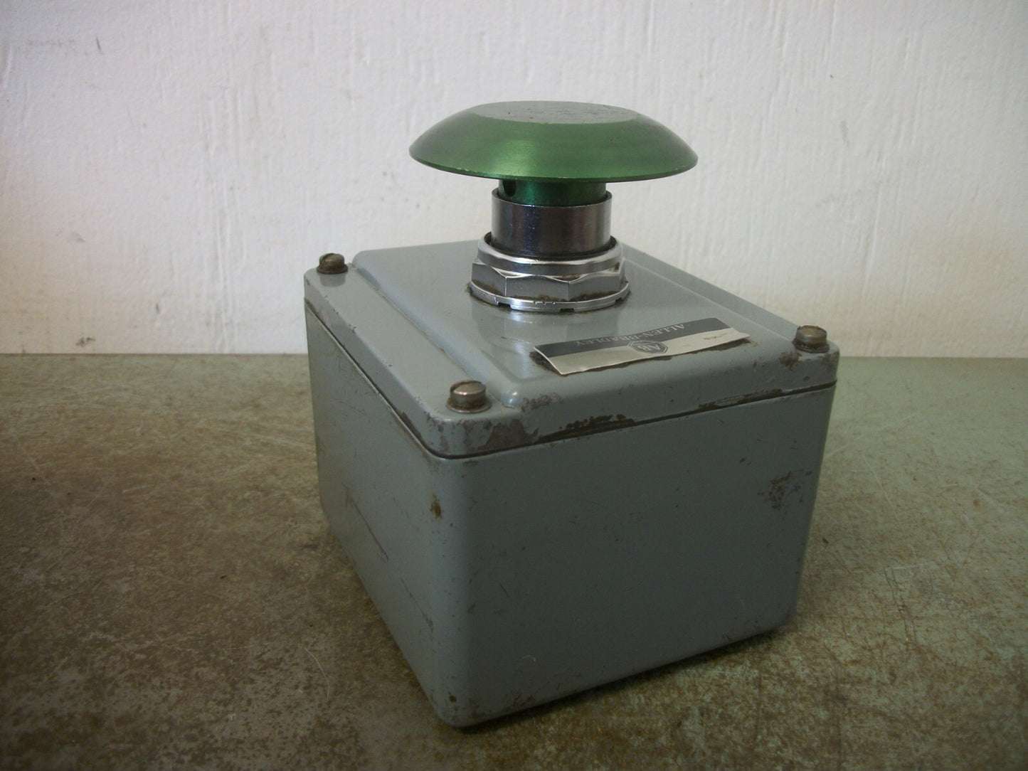 ALLEN-BRADLEY C-H GREEN MOMENTARY JUMBO MUSHROOM PUSHBUTTON 10250T33G