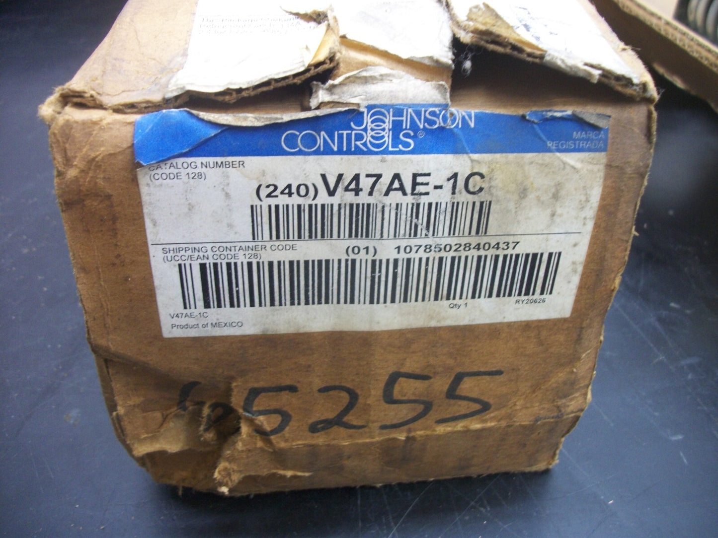 JOHNSON CONTROLS V47AE-1 SIZE 1-1/4" WATER VALVE V47AE-1C 75-135 DEG F NIB