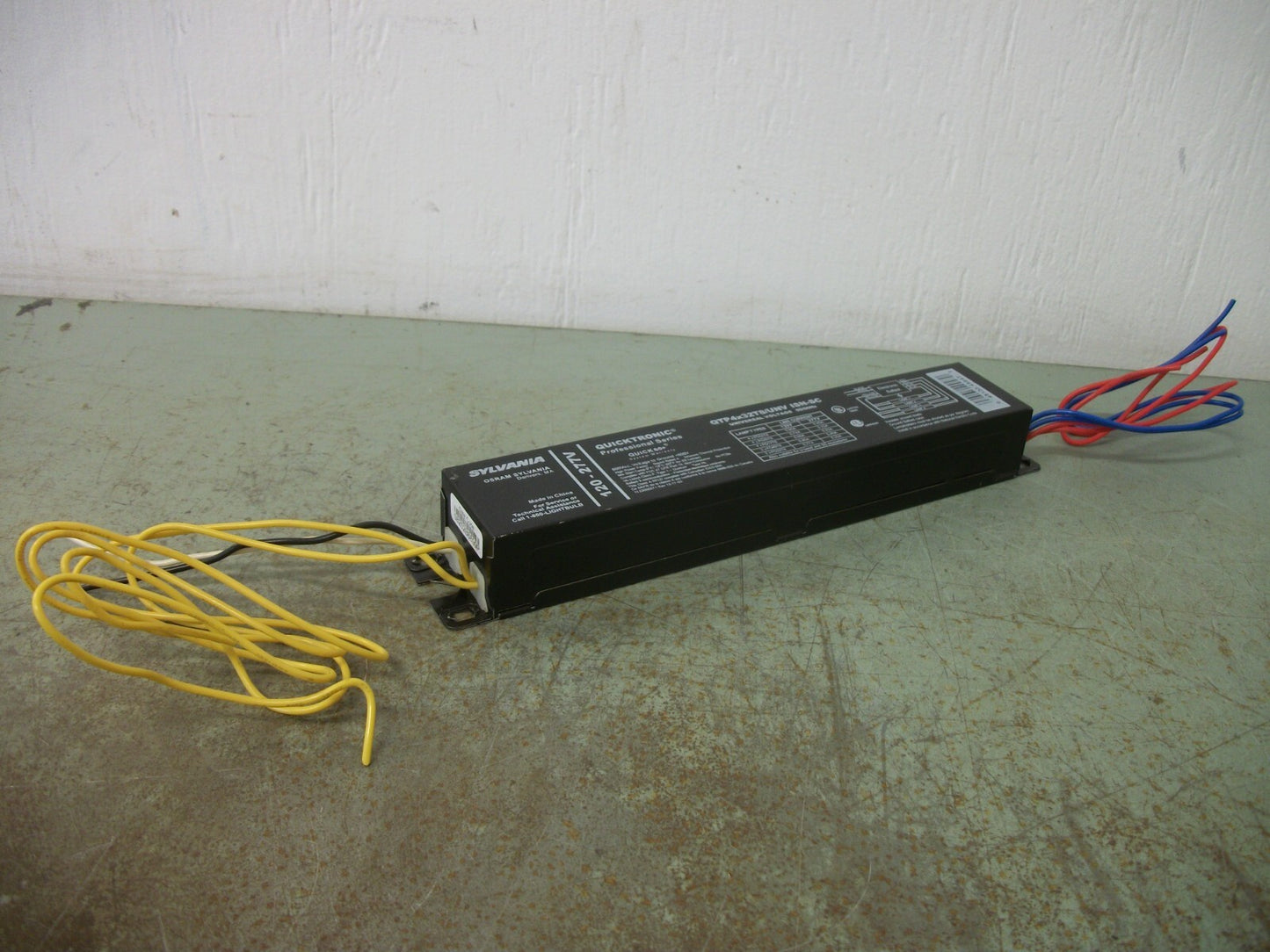 SYLVANIA QUICKTRONIC ELECTRONIC BALLAST QTP4X32T8/UNV ISN-SC 120/277VOLT