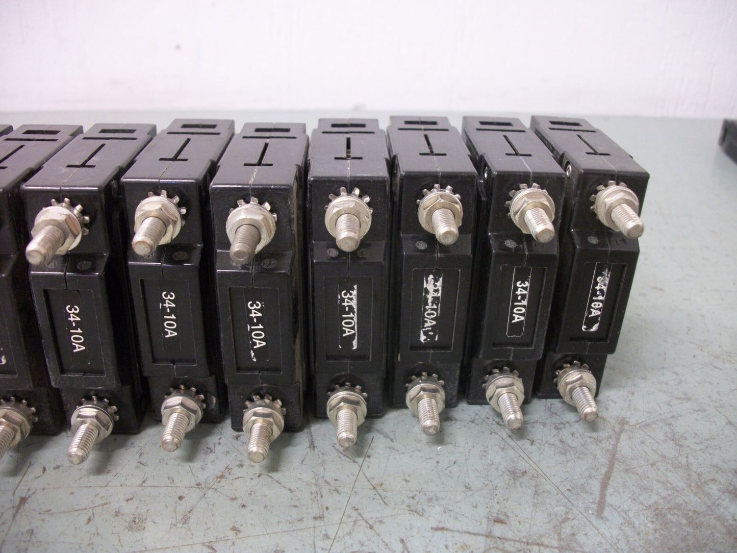 CARLINGSWITCH LOT OF 18 CIRCUIT BREAKERS CA1-X0-02-006-111-C 10AMP 277VOLT 1POLE