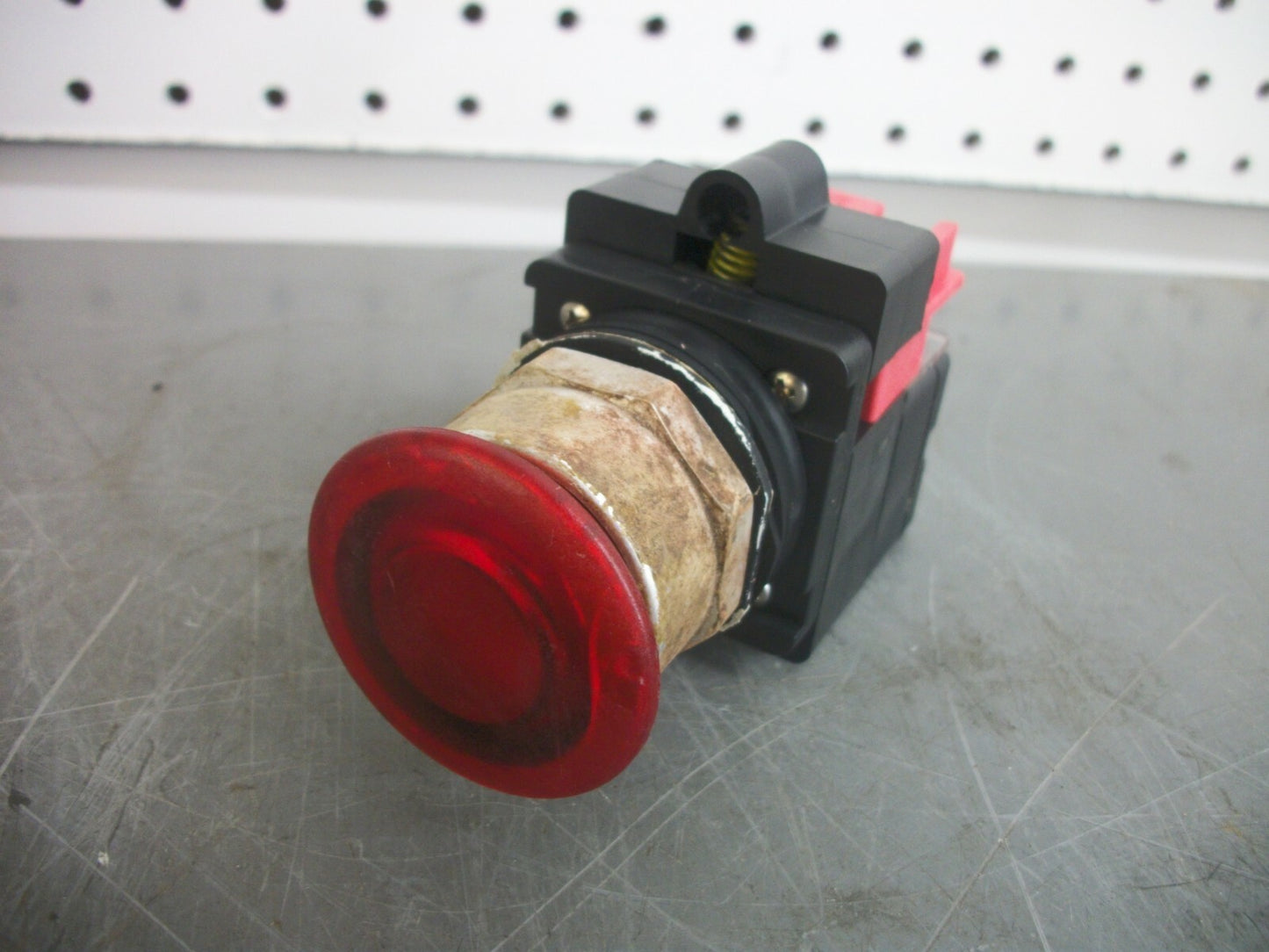 C3 CONTROLS RED ILLUMINATED MUSHROOM PUSH-PULL PUSHBUTTON FVPPM24 24VOLT