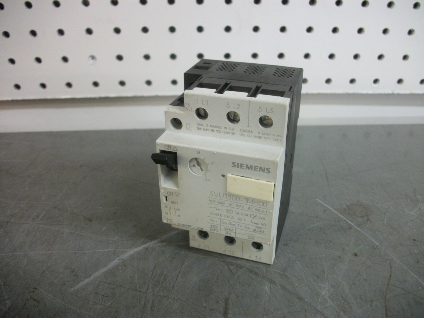 SIEMENS MOTOR PROTECTOR CIRCUIT BREAKER 3VU1300-1MH00 1.6-2.4AMP