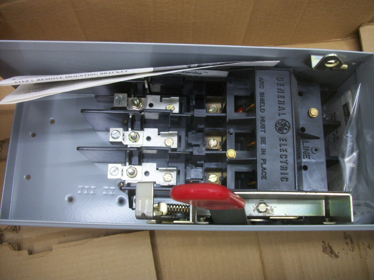 GE SPECTRA FUSIBLE BRANCH SWITCH ADS32030HD 30AMP 240VOLT 3POLE NIB