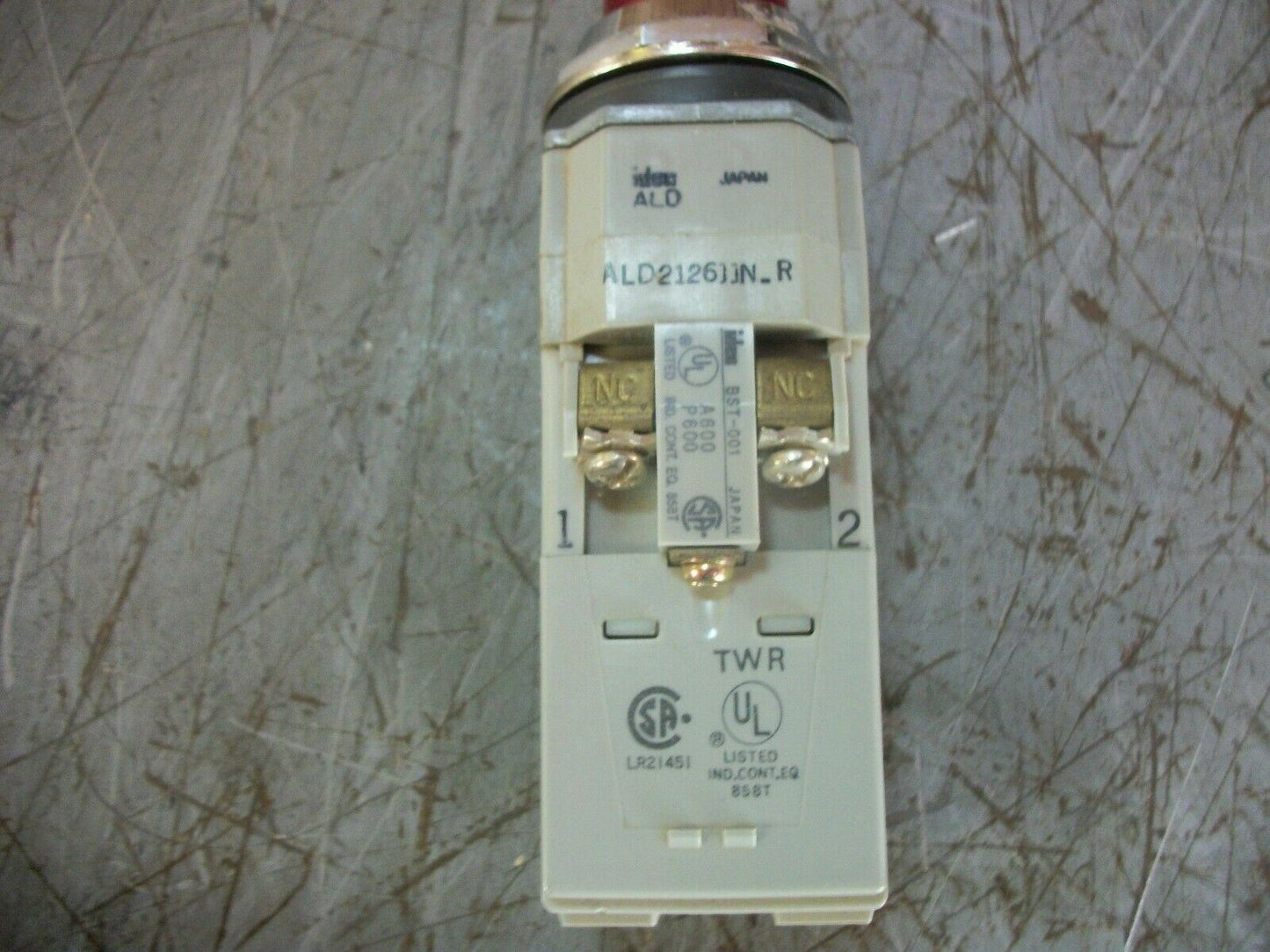 IDEC RED ILLUMINATED PUSHBUTTON ALD212611N-R 600VOLT