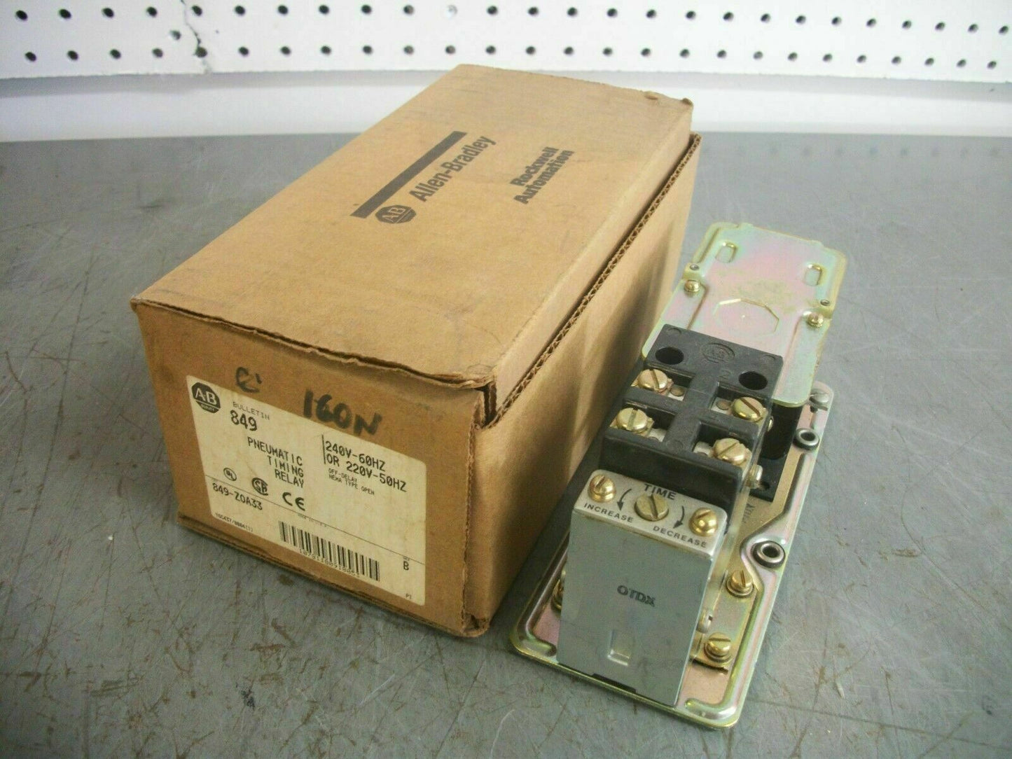 ALLEN-BRADLEY PNEUMATIC OFF-DELAY TIMING RELAY 849-Z0A33 240VCOIL NIB