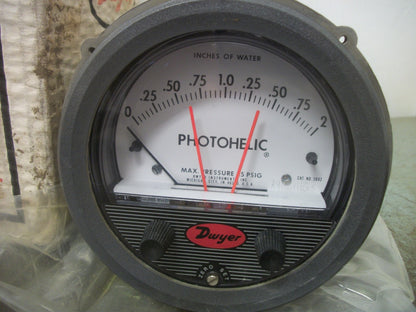 DWYER PHOTOHELIC PRESSURE SWITCH/GAGE 3002 120VOLT 5WATT 25PSIG 0-2" WATER NIB