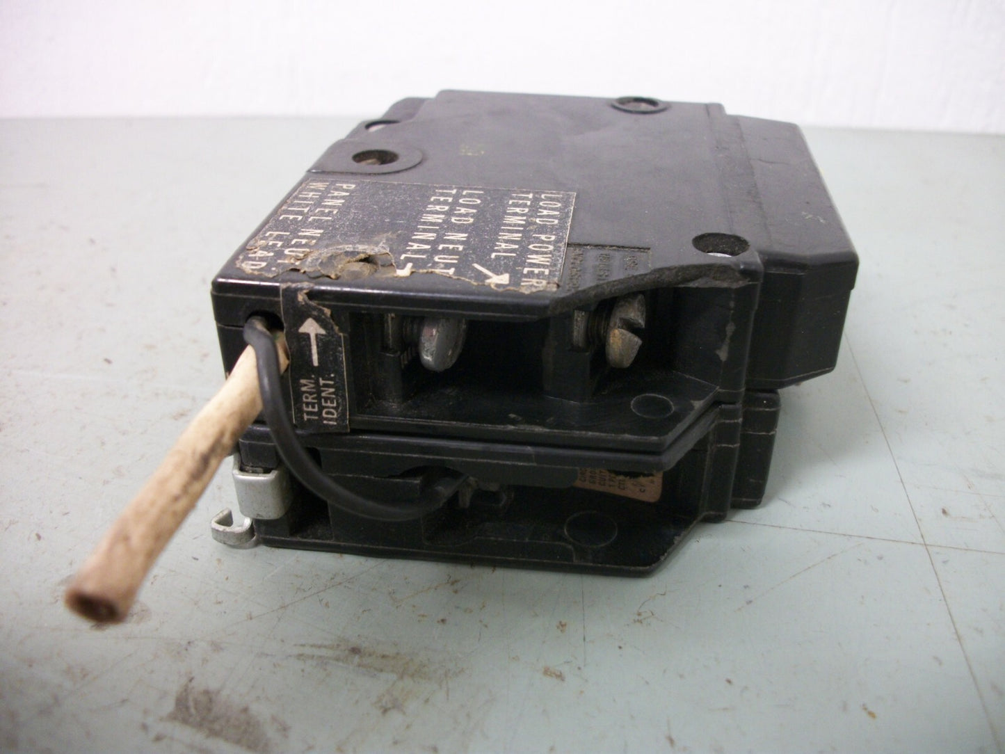 CUTLER-HAMMER CH SWITCHING NEUTRAL CIRCUIT BREAKER CH120SW 20AMP 120VOLT 1POLE