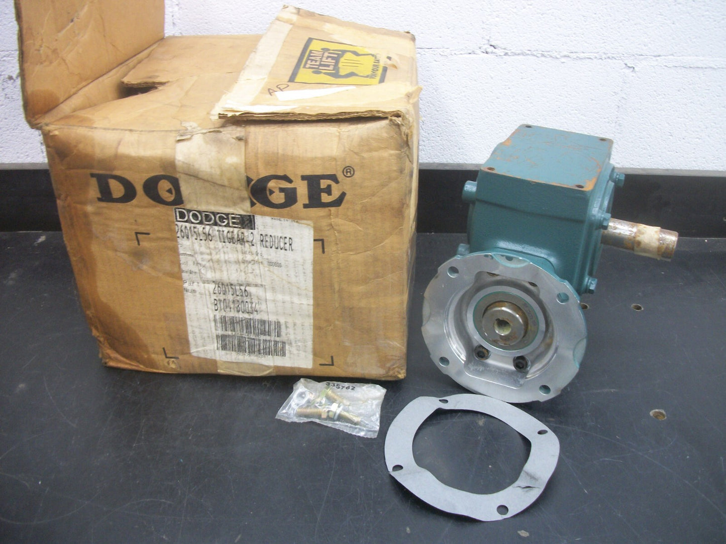 DODGE TIGEAR-2 15:1 RATIO GEAR BOX SPEED REDUCER 26Q15L56 NIB