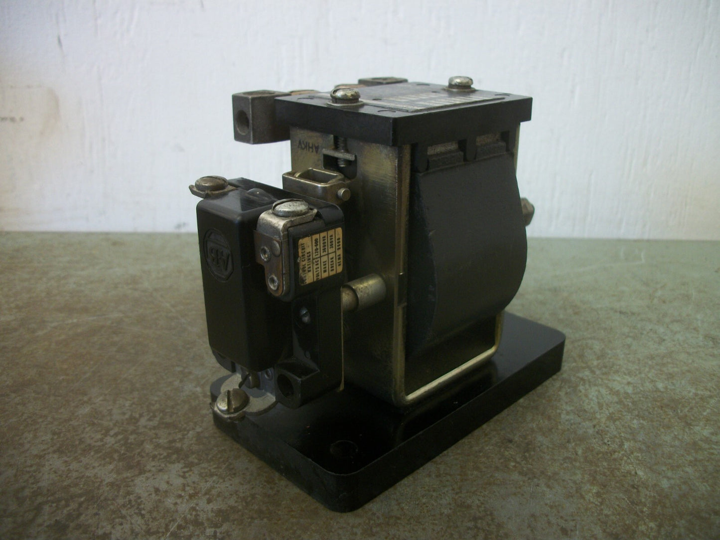 ALLEN-BRADLEY INSTANTANEOUS TRIP RELAY 809-A04E 6AMP 600VOLT