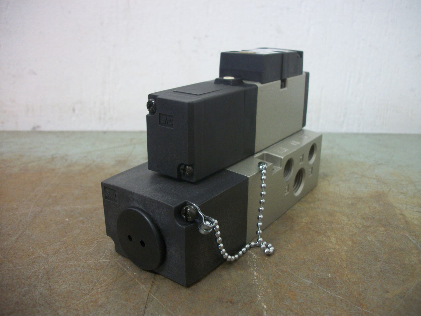 SMC SOLENOID VALVE VFS2100-5FZ 0.1-1.0MPa 26VCOIL NOB