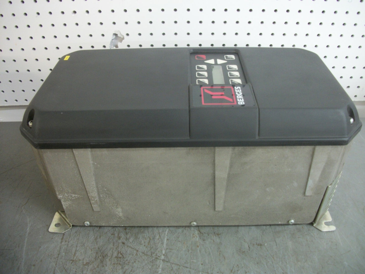 BERGES 8.25KW ELECTRONIC GmbH INVERTER DRIVE ACP6005-5CSLV 400VOLT 14.3AMP