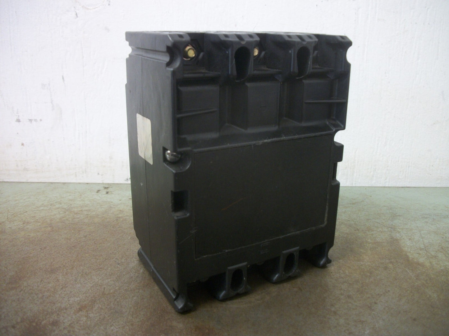 SQUARE D FCL CIRCUIT BREAKER FCL34100 100AMP 480VOLT 3POLE GRAY