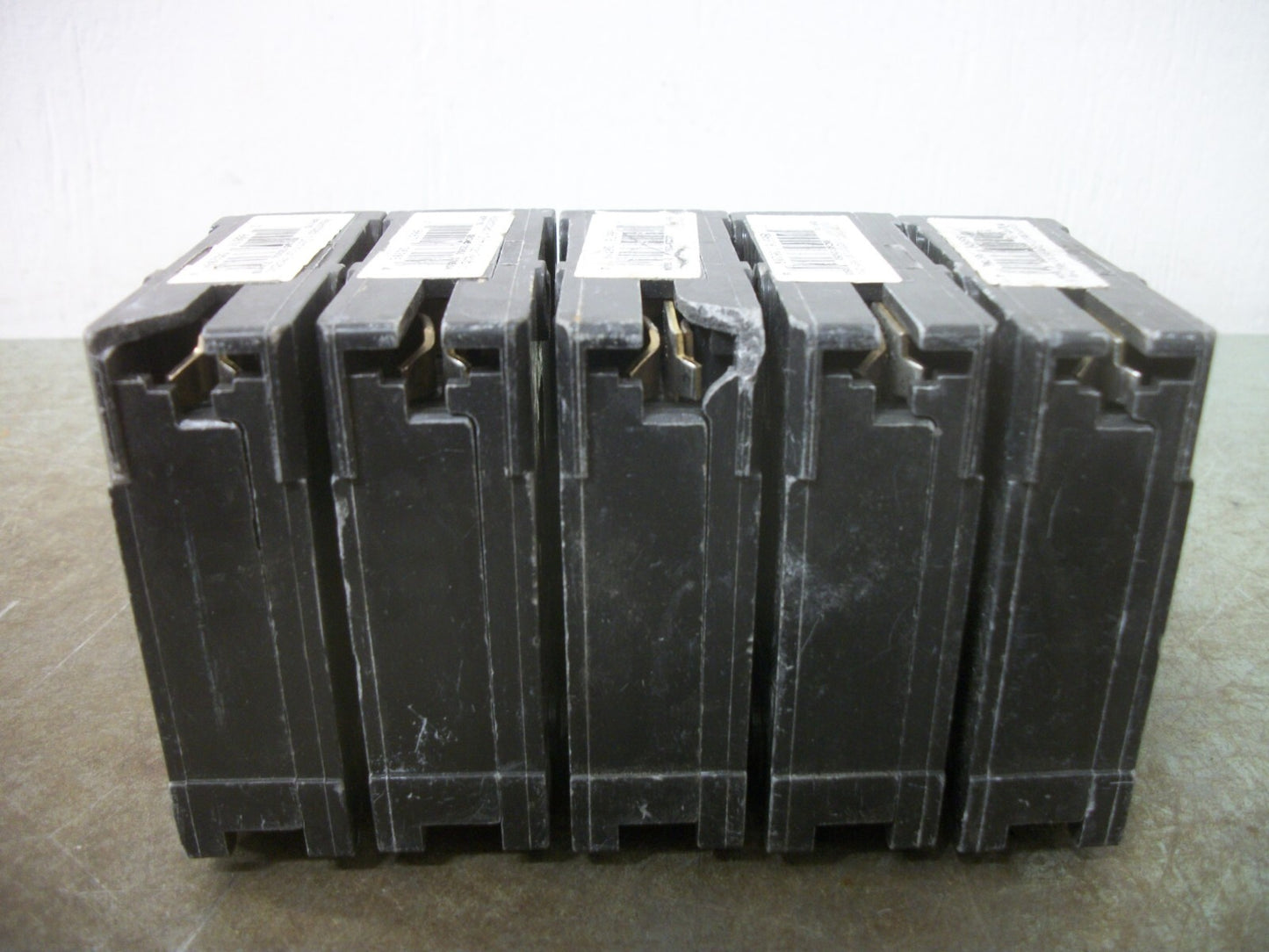 CUTLER-HAMMER LOT OF 10 BR CIRCUIT BREAKERS BR115 15AMP 240VOLT 1POLE