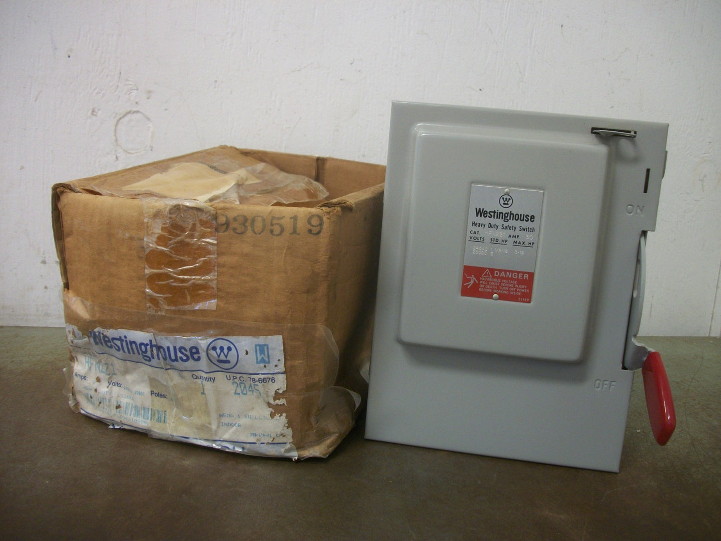 WESTINGHOUSE DISCONNECT TYPE 1 HFN221 30AMP 240VOLT 2POLE FUSIBLE NIB