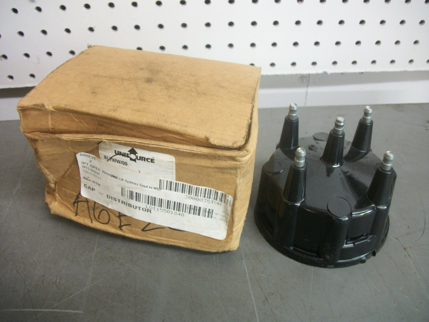 UNISOURCE FORKLIFT DISTRIBUTOR CAP 3000035 NIB