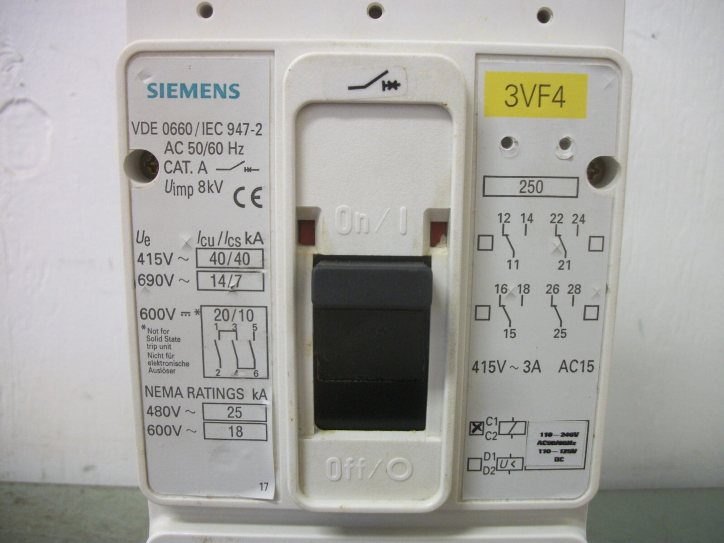 SIEMENS 3VF4 CIRCUIT BREAKER 3VF4231-1DF41-7KA0 125AMP 600VOLT 3POLE