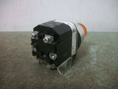 ALLEN-BRADLEY AMBER ILLUMINATED MOMENTARY PUSHBUTTON 800T-PT16A 120V