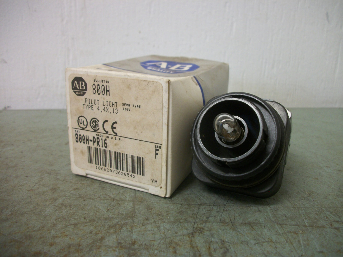 ALLEN-BRADLEY PILOT LIGHT 800H-PR16 120VOLT NIB