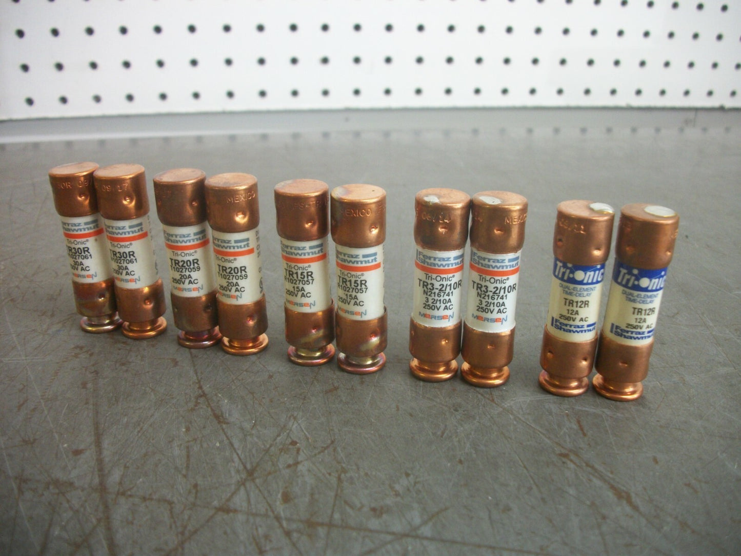 FERRAZ-SHAWMUT LOT OF 10 MIXED TRI-ONIC FUSES TR30R TR20R TR15R TR12R TR3-2/10R