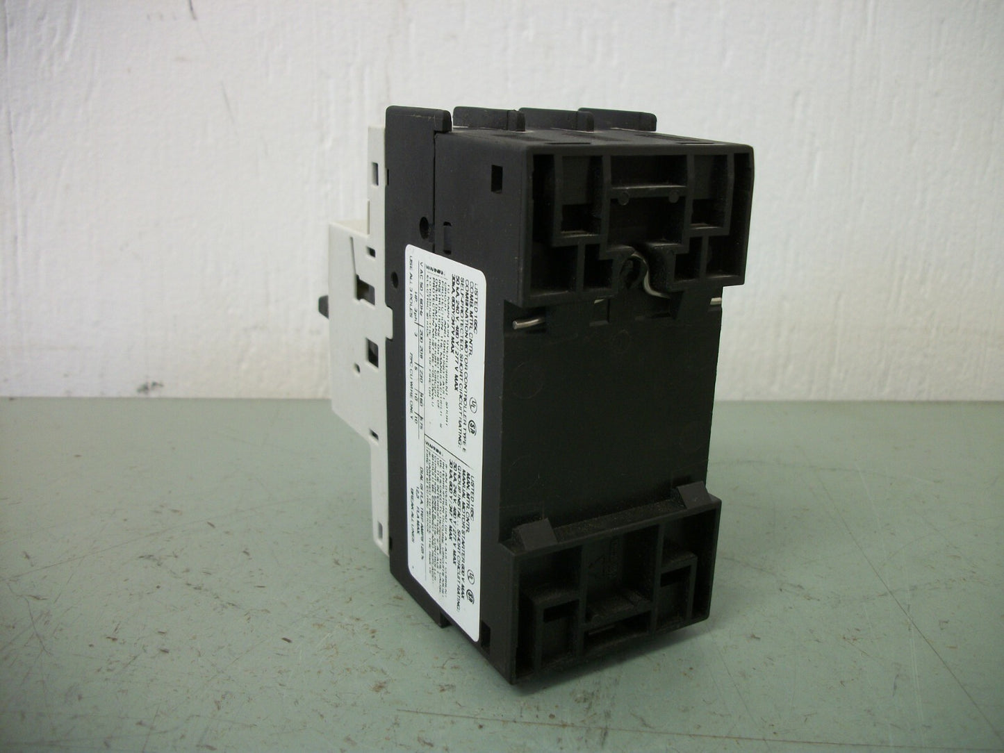 SIEMENS MOTOR CIRCUIT BREAKER 3RV1021-1KA10 9-12.5AMP