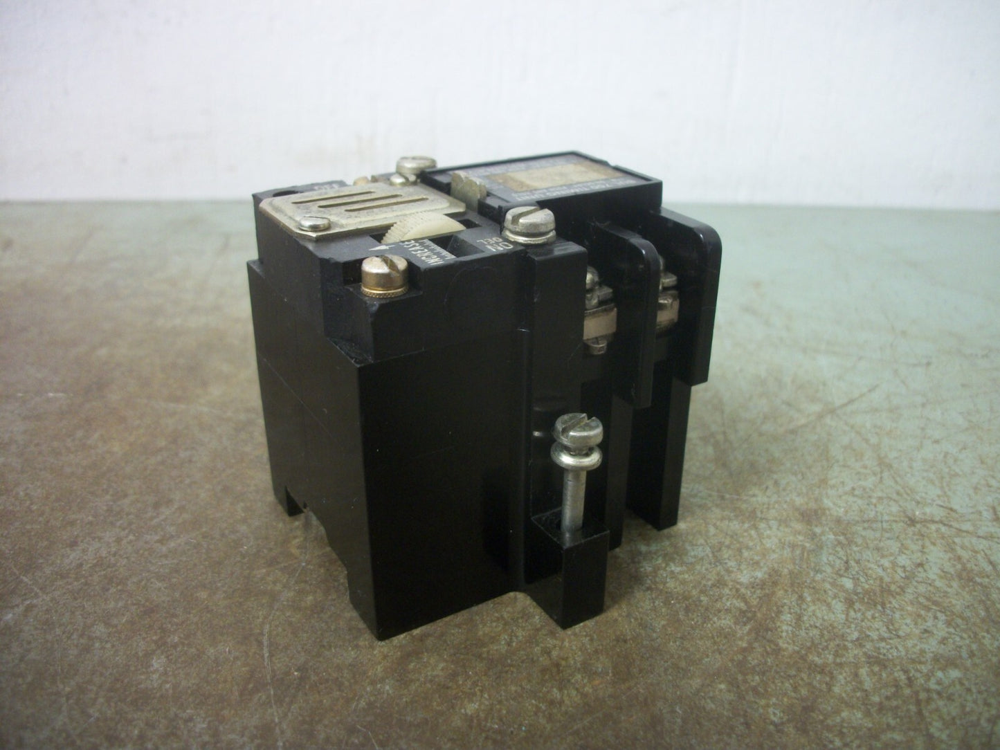 ALLEN-BRADLEY AC CONTROL RELAY PNEUMATIC TIMING UNIT 700-NT SERIES C *CHIPPED*