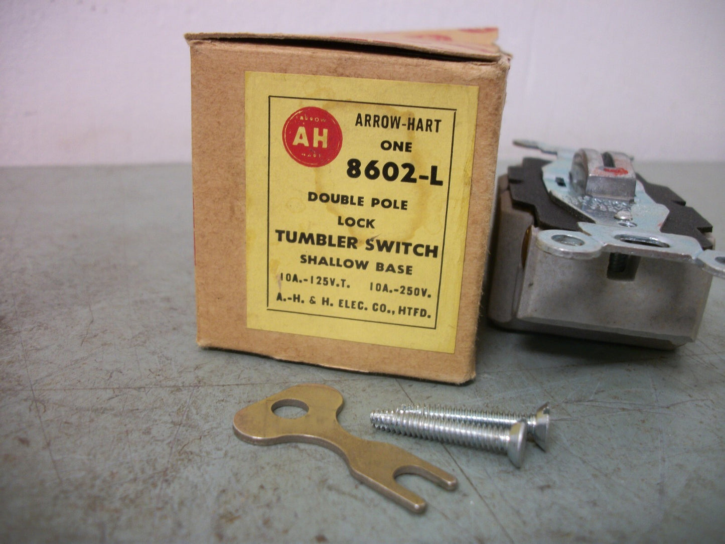 ARROW HART DOUBLE POLE LOCKING TUMBLER SWITCH 8602-L 10AMP 250VOLT NIB